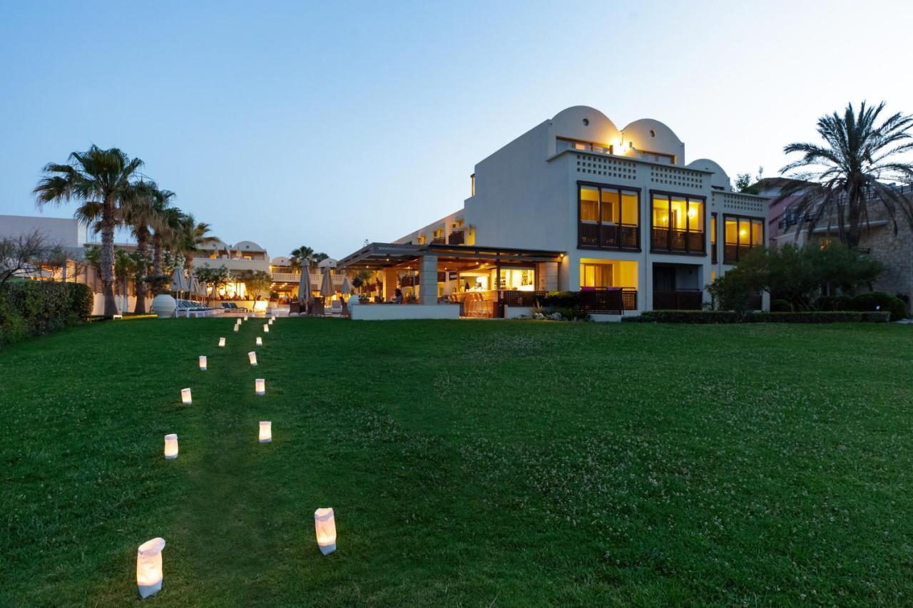 เยียนนูลิส ซานตามารีนา บีช โฮเต็ล Hotel Agia Marina  ภายนอก รูปภาพ