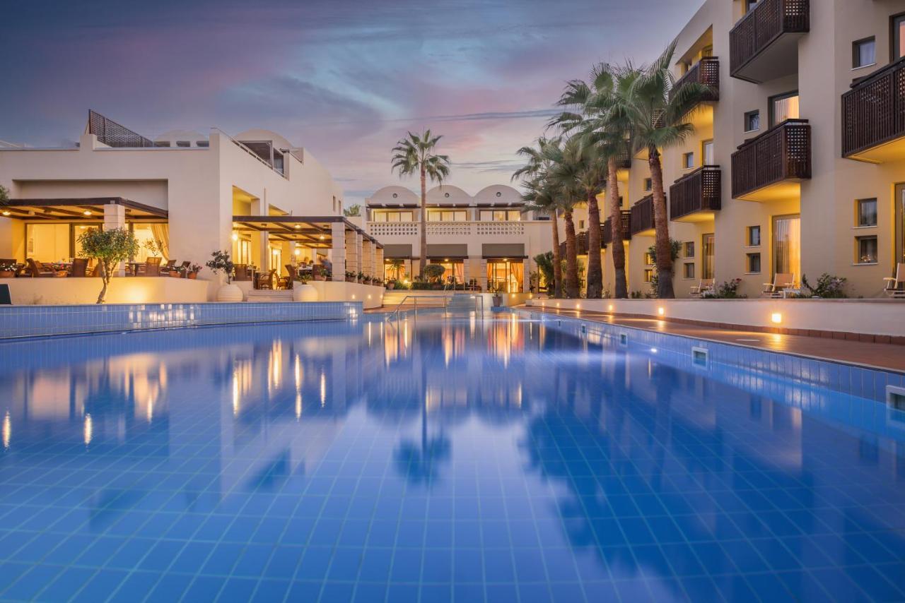 เยียนนูลิส ซานตามารีนา บีช โฮเต็ล Hotel Agia Marina  ภายนอก รูปภาพ