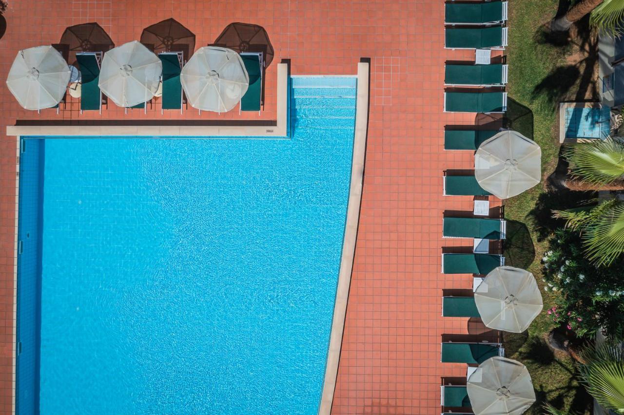 เยียนนูลิส ซานตามารีนา บีช โฮเต็ล Hotel Agia Marina  ภายนอก รูปภาพ