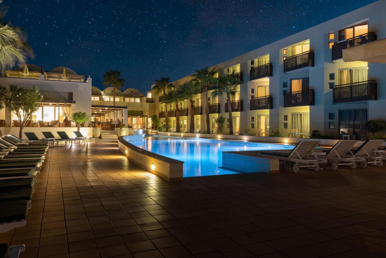 เยียนนูลิส ซานตามารีนา บีช โฮเต็ล Hotel Agia Marina  ภายนอก รูปภาพ