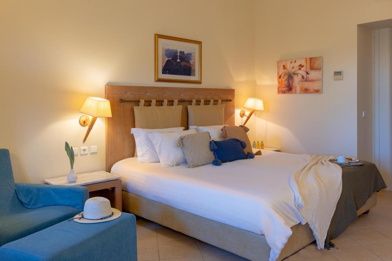เยียนนูลิส ซานตามารีนา บีช โฮเต็ล Hotel Agia Marina  ภายนอก รูปภาพ