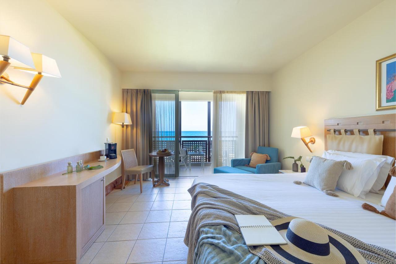 เยียนนูลิส ซานตามารีนา บีช โฮเต็ล Hotel Agia Marina  ภายนอก รูปภาพ