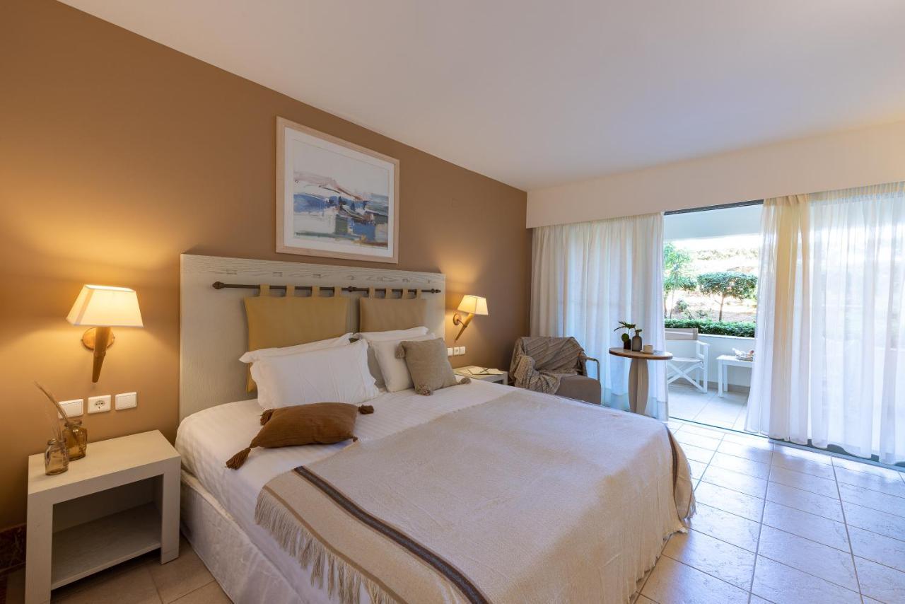 เยียนนูลิส ซานตามารีนา บีช โฮเต็ล Hotel Agia Marina  ภายนอก รูปภาพ