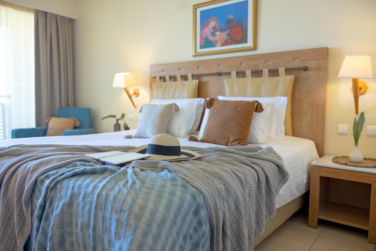 เยียนนูลิส ซานตามารีนา บีช โฮเต็ล Hotel Agia Marina  ภายนอก รูปภาพ