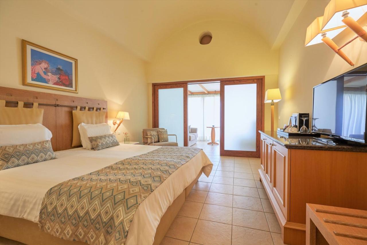 เยียนนูลิส ซานตามารีนา บีช โฮเต็ล Hotel Agia Marina  ภายนอก รูปภาพ